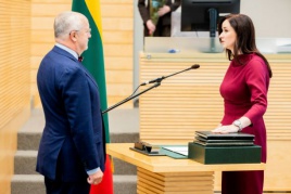 Seime prisiekia naujoji premjerė Inga Ruginienė
