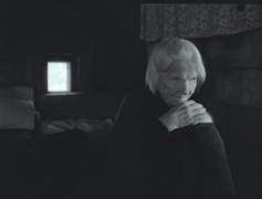 Kadras iš A.Stonio filmo "Neregių žemė" 