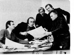 Nuotraukoje – 1977 metai. Joje – ELTOS fotoreporteriai (iš kairės) Vladimiras Gulevičius, Algis Palionis, Algis Sabaliauskas, Tadas Žebrauskas ir Marius Baranauskas. Nuotraukoje – 1977 metai. Joje – ELTOS fotoreporteriai (iš kairės) Vladimiras Gulevičius, Algis Palionis, Algis Sabaliauskas, Tadas Žebrauskas ir Marius Baranauskas.