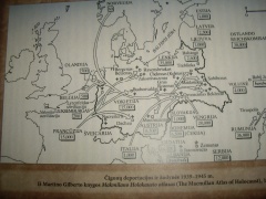 Romų deportacijos ir žudynės 1939-1945 metais Romų deportacijos ir žudynės 1939-1945 metais